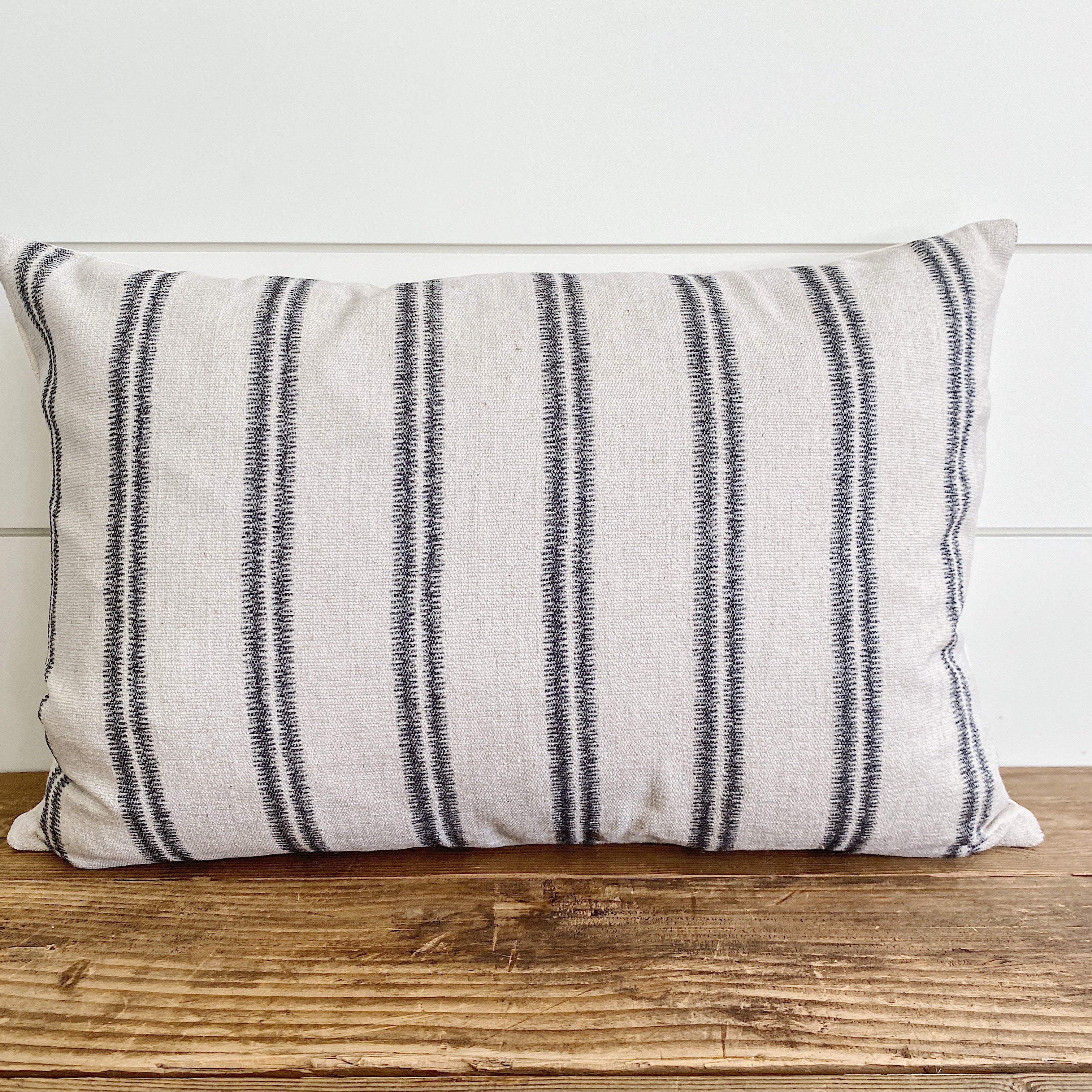 ADMIRAL|| Blurred Navy Lines & Off White Pillow Cover