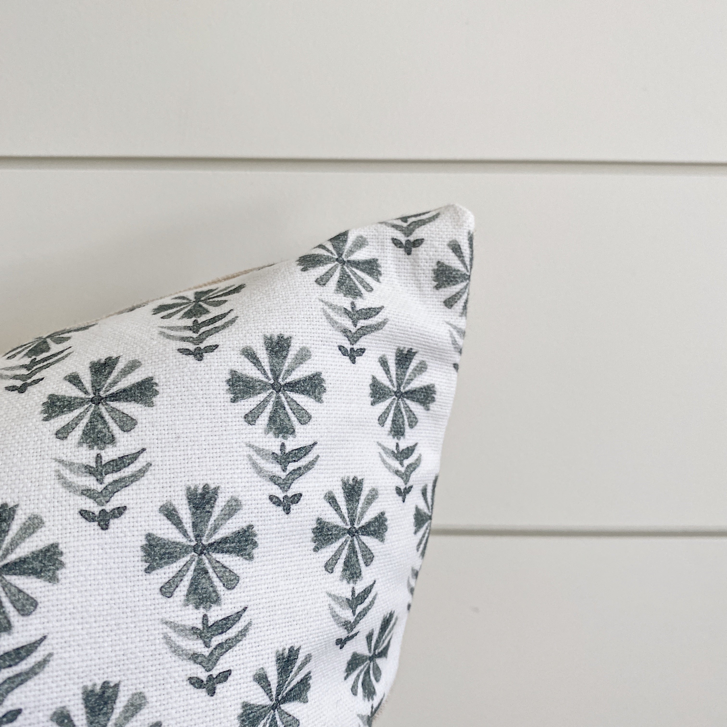 PIPER || Dark Gray Flowers