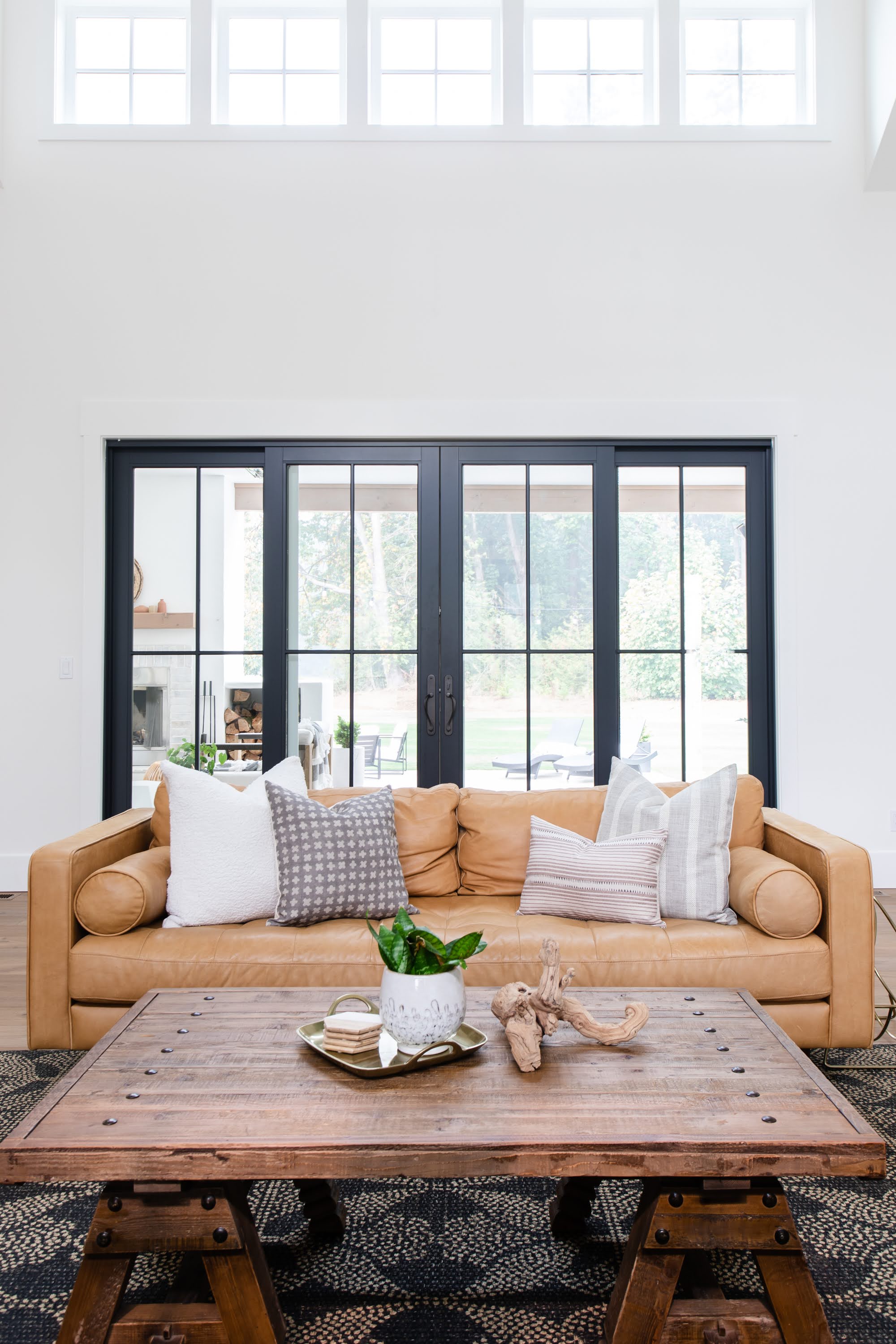 JOSIE | Geometric Cross Taupe/Gray