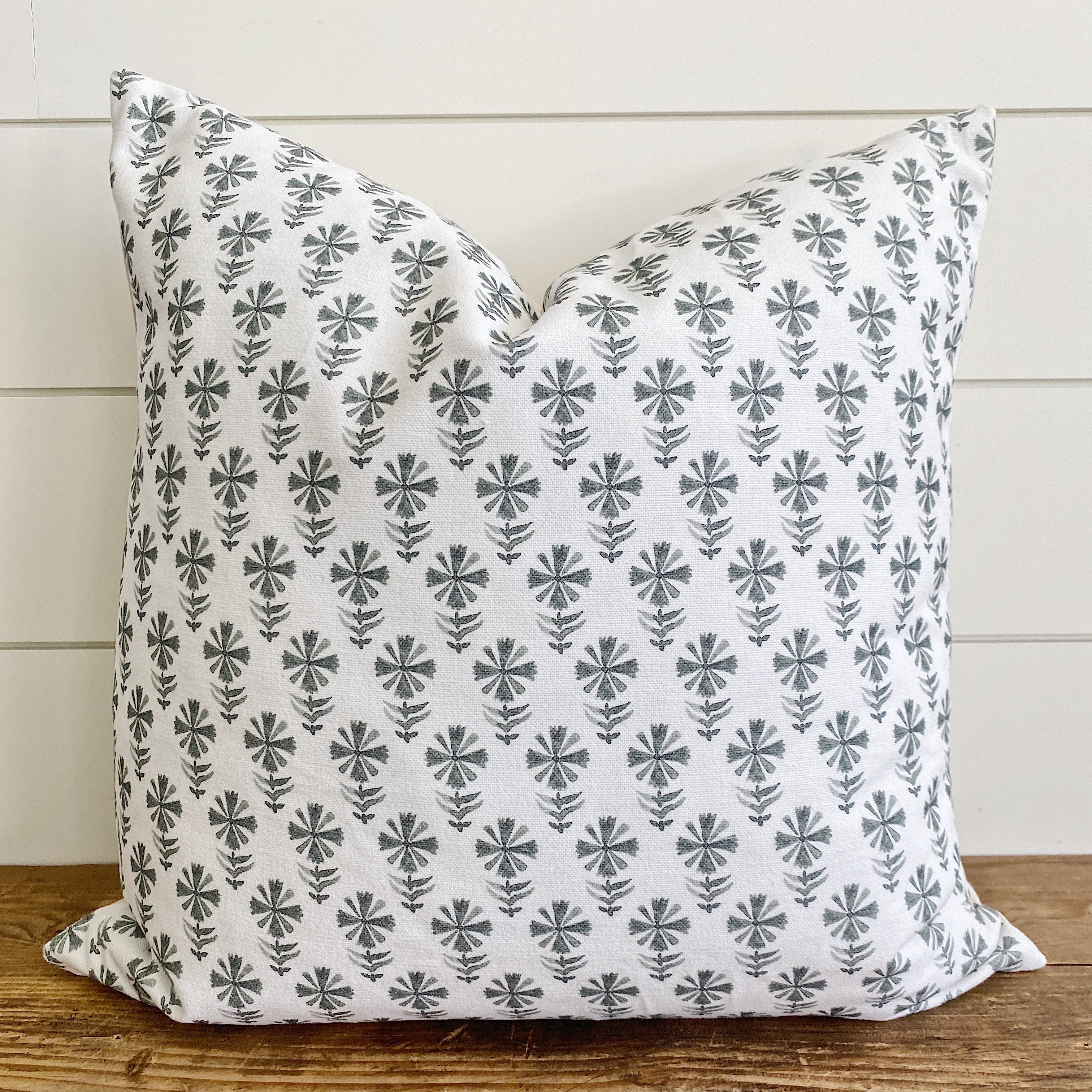 PIPER || Dark Gray Flowers