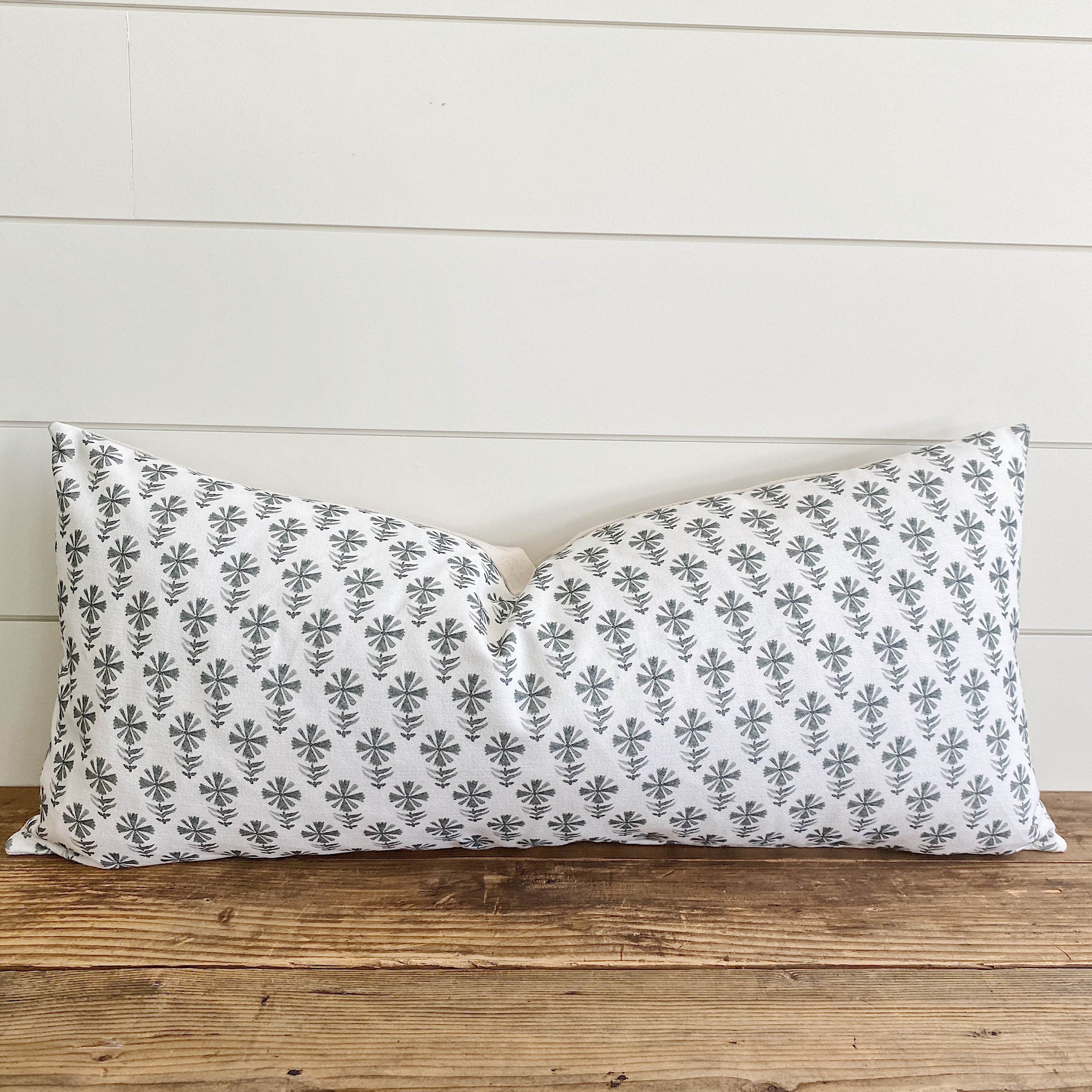 PIPER || Dark Gray Flowers